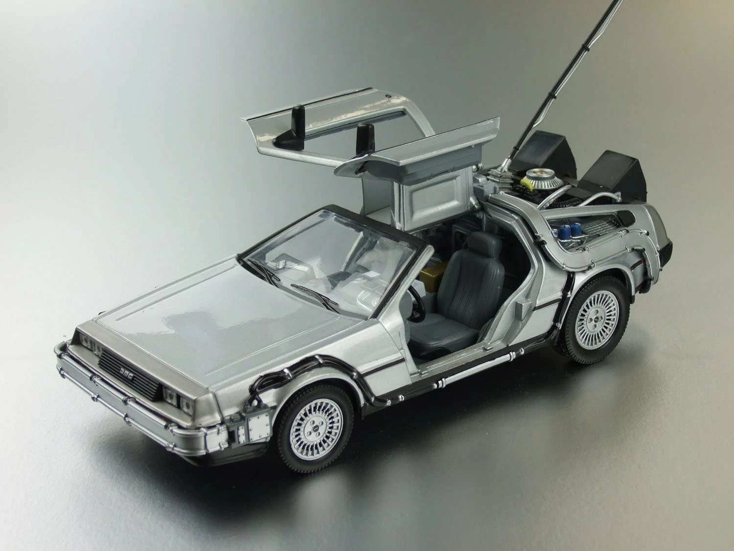 Devant 54 Devant -REFERENCE GAMING Soldes retour vers le futur 1983 delorean welly 1 24 5a5dbfd261511